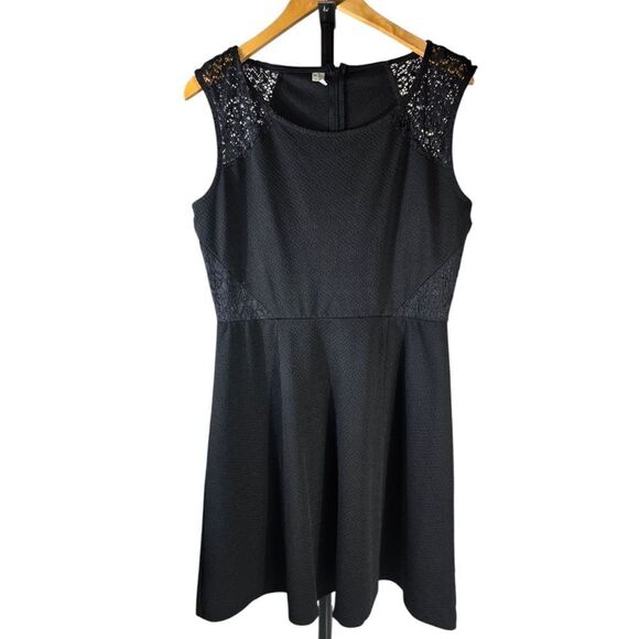 Studio Y Black A-Line Mini Dress Sleeveless Crew Neck - Picture 1 of 6